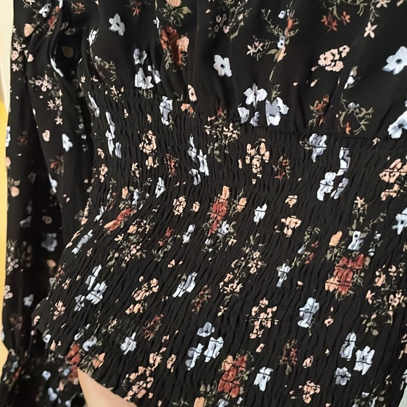 Dynamite Crop Top - Picture 3 of 4